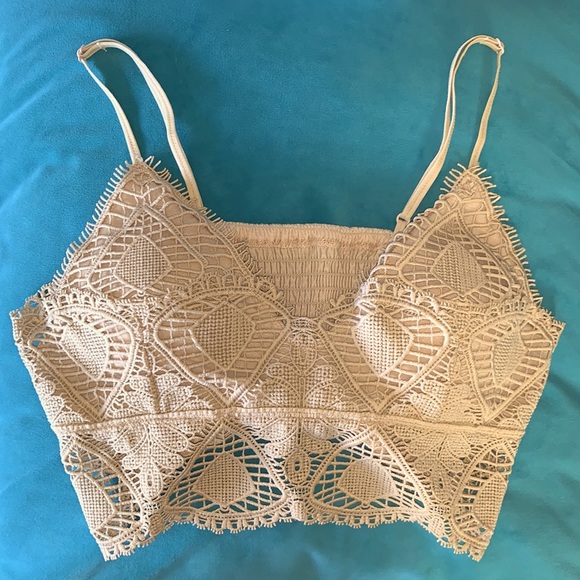 A nude colored crop top w/adjustable straps & removable pads.This is a size sm - Picture 1 of 4